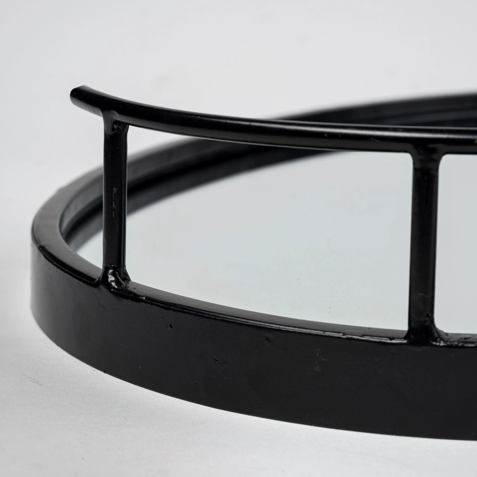 Best Pirce ๐ Mercana Ansel 20L X 14W Black Metal Mirrored Bottom Oval Serving Tray - 20.1L X 14.0W X 2.9H ๐ - Image 5