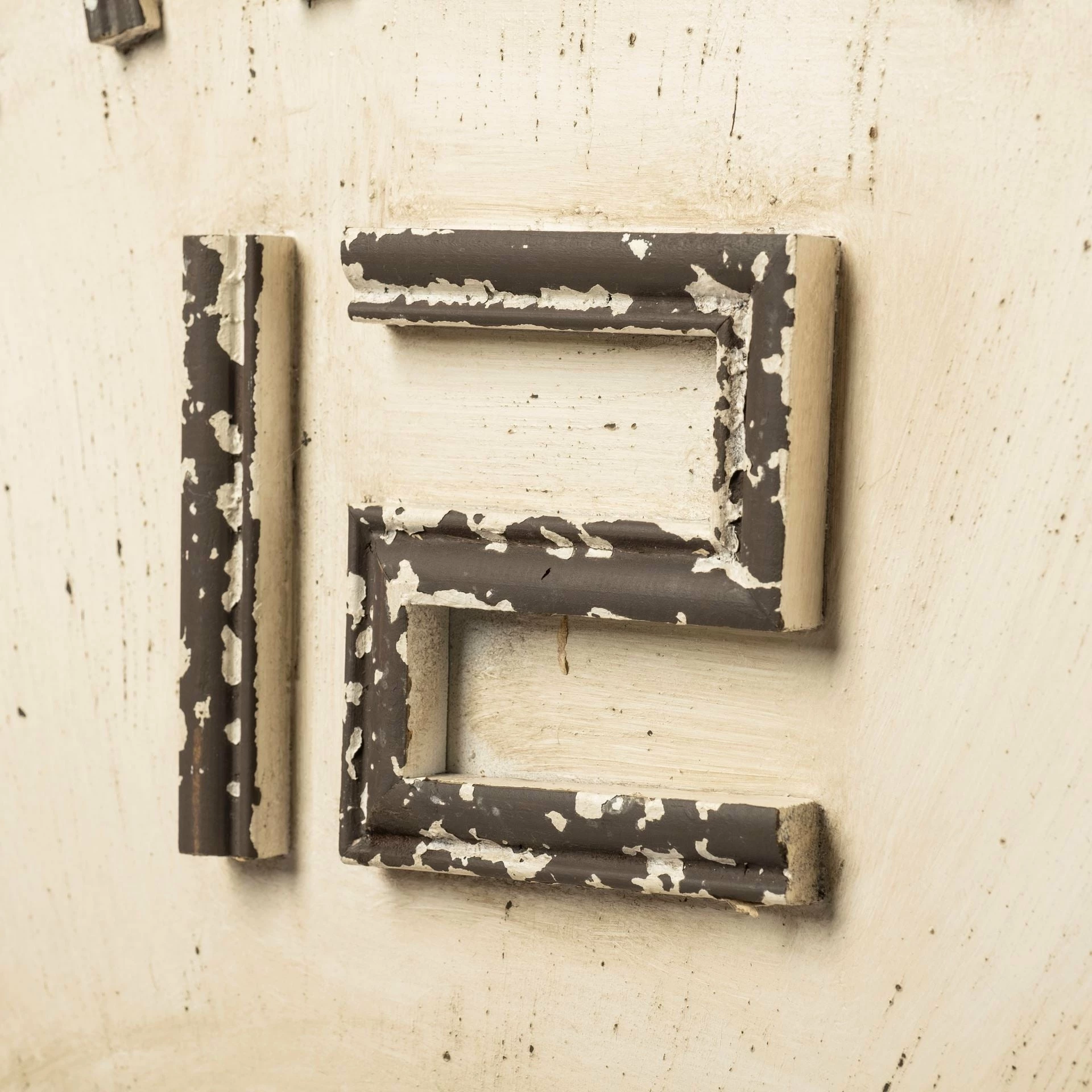 Budget โค๏ธ Mercana Devonshire 42" Round Oversized Farmhouse Wall Clock - 42.0L X 42.1W X 3.1H ๐ - Image 5