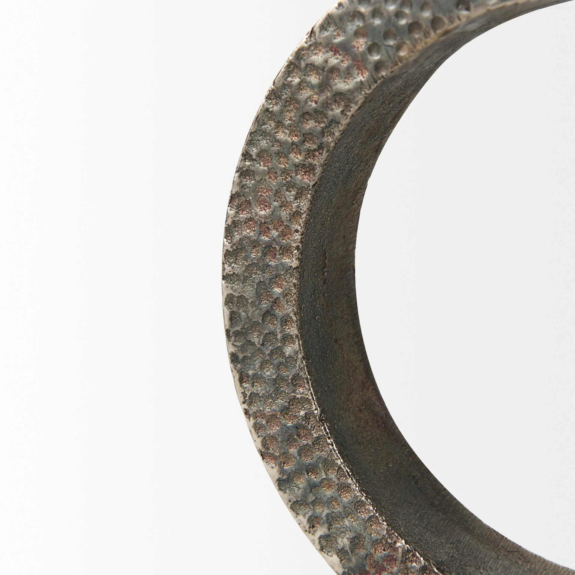 New ๐ฅ Mercana Rafiki 7.9L X 5.9W X 5.9H Two Blackened ๐จ Hammered Finish Metal Conjoined Circles ๐ - Image 5